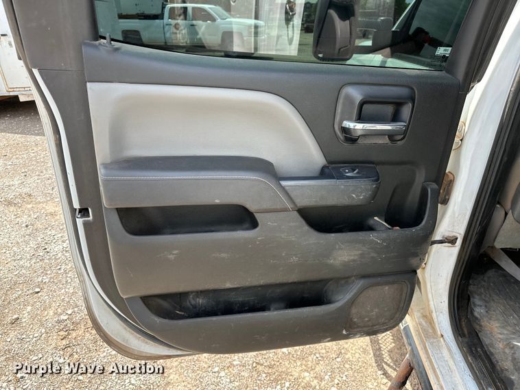 image for item NR9918 2015 Chevrolet  Silverado 2500HD Crew Cab pickup truck