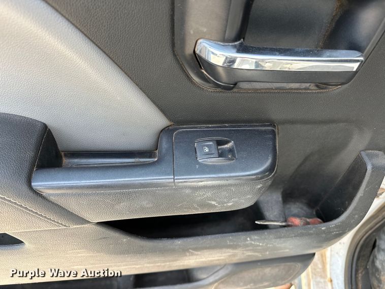 image for item NR9918 2015 Chevrolet  Silverado 2500HD Crew Cab pickup truck