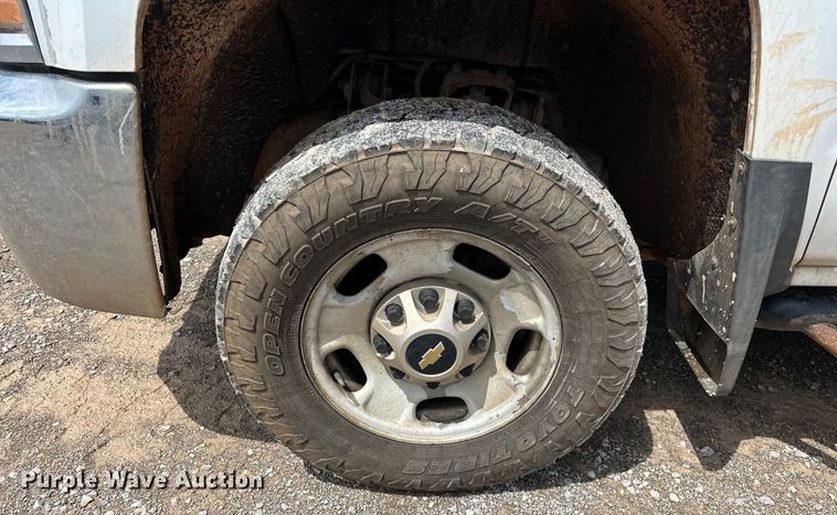 image for item NR9918 2015 Chevrolet  Silverado 2500HD Crew Cab pickup truck