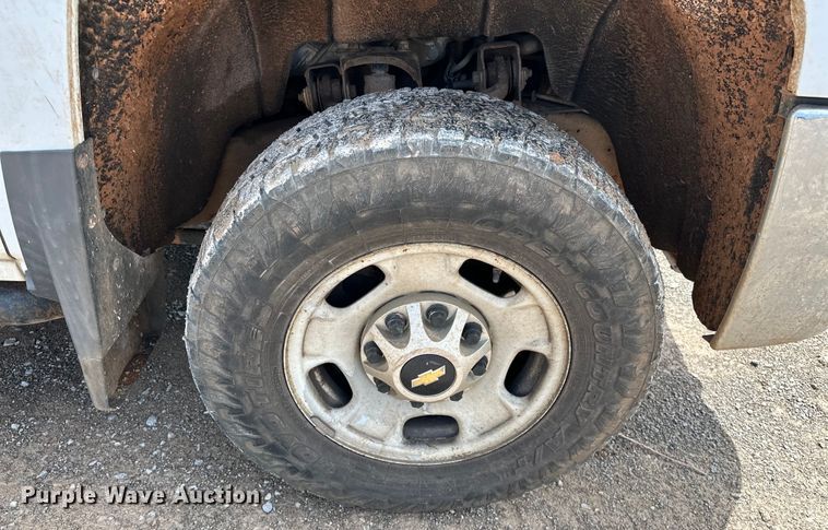 image for item NR9918 2015 Chevrolet  Silverado 2500HD Crew Cab pickup truck