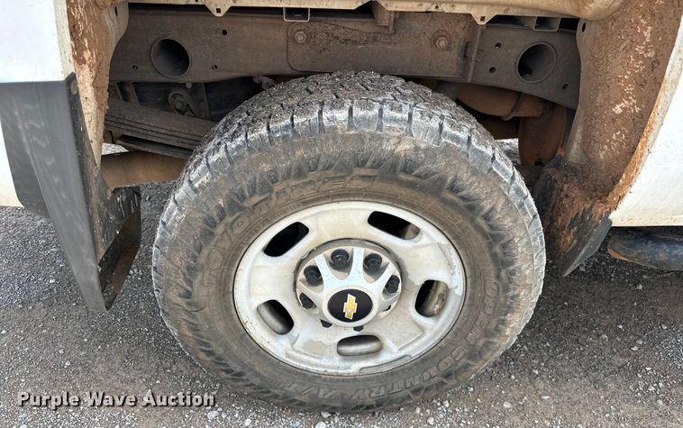 image for item NR9918 2015 Chevrolet  Silverado 2500HD Crew Cab pickup truck