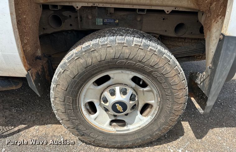 image for item NR9918 2015 Chevrolet  Silverado 2500HD Crew Cab pickup truck