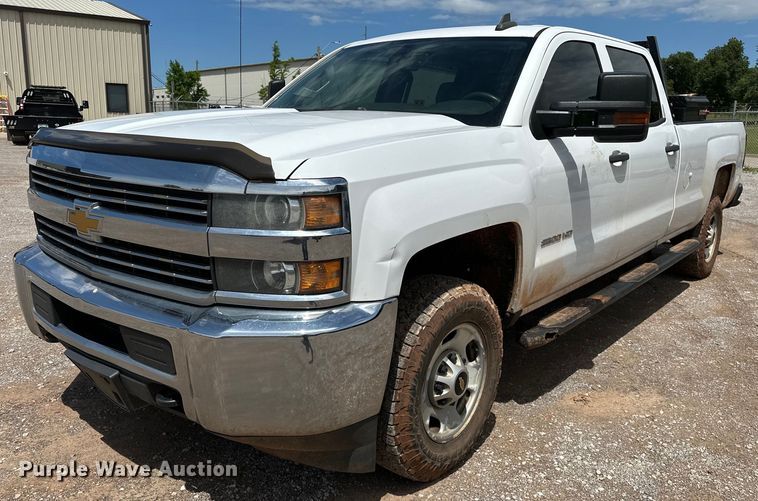 image for item NR9919 2015 Chevrolet  Silverado 2500HD Crew Cab pickup truck