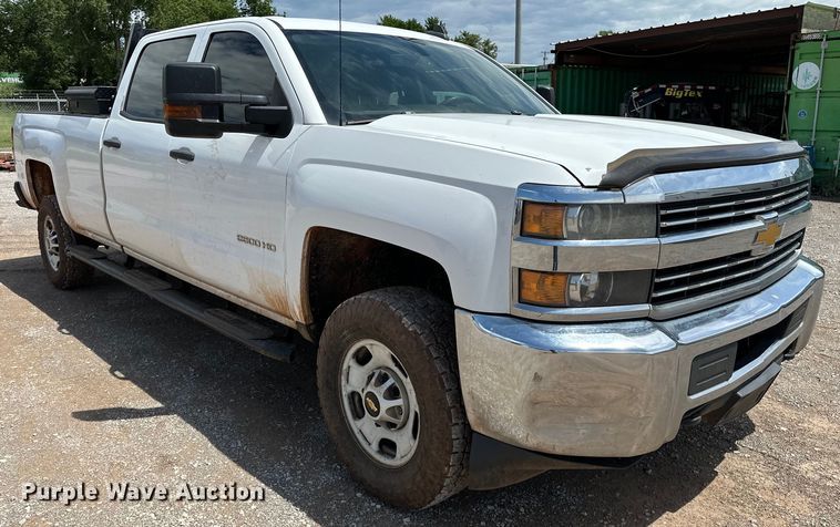 image for item NR9919 2015 Chevrolet  Silverado 2500HD Crew Cab pickup truck
