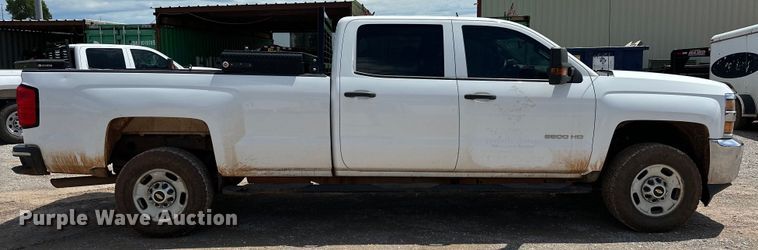 image for item NR9919 2015 Chevrolet  Silverado 2500HD Crew Cab pickup truck
