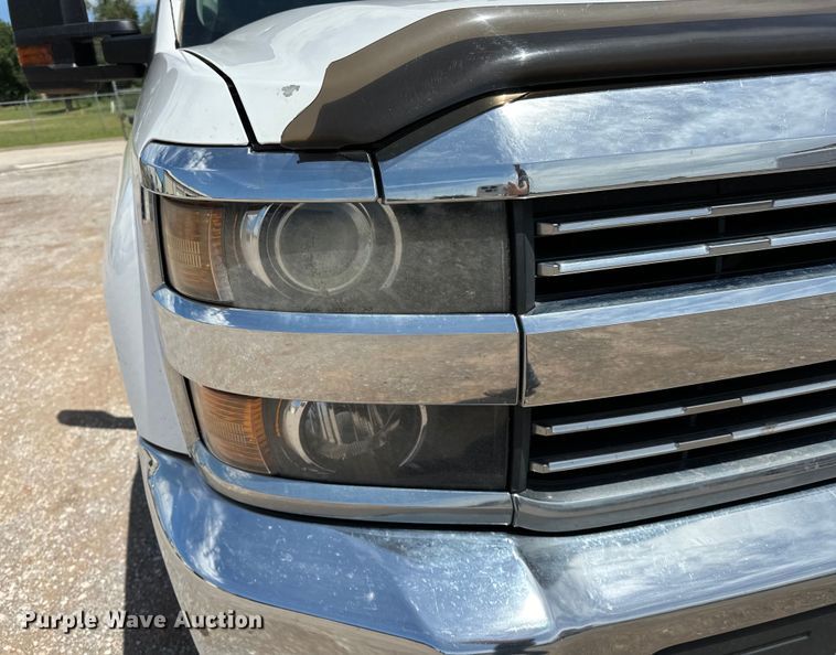 image for item NR9919 2015 Chevrolet  Silverado 2500HD Crew Cab pickup truck