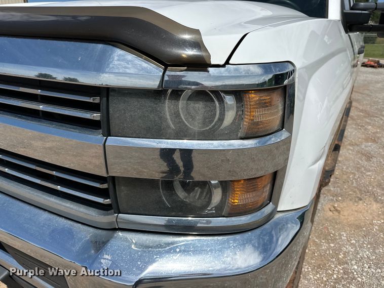 image for item NR9919 2015 Chevrolet  Silverado 2500HD Crew Cab pickup truck