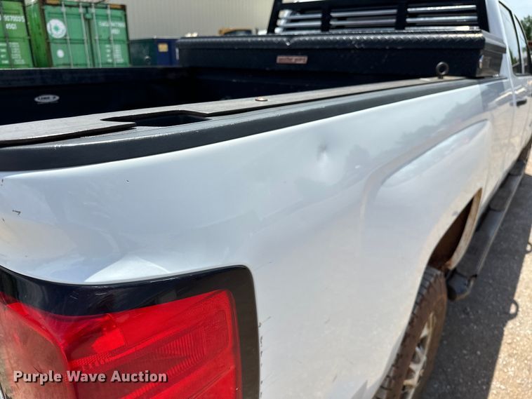 image for item NR9919 2015 Chevrolet  Silverado 2500HD Crew Cab pickup truck