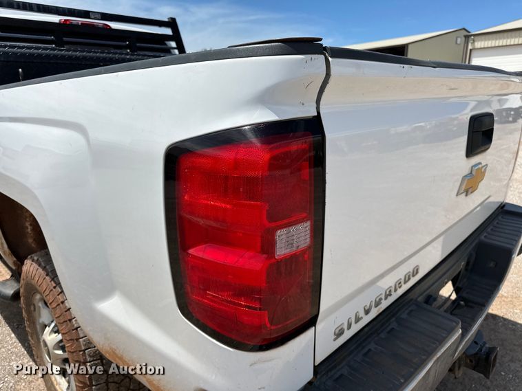 image for item NR9919 2015 Chevrolet  Silverado 2500HD Crew Cab pickup truck