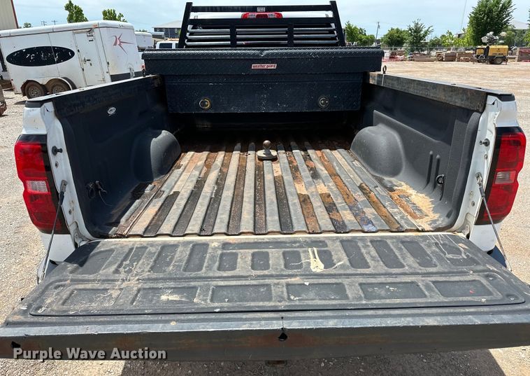 image for item NR9919 2015 Chevrolet  Silverado 2500HD Crew Cab pickup truck