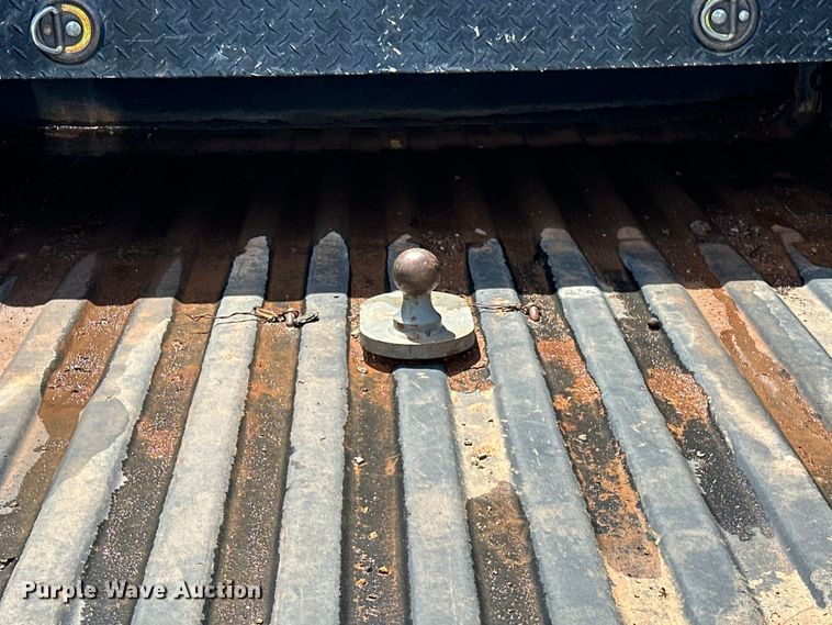 image for item NR9919 2015 Chevrolet  Silverado 2500HD Crew Cab pickup truck