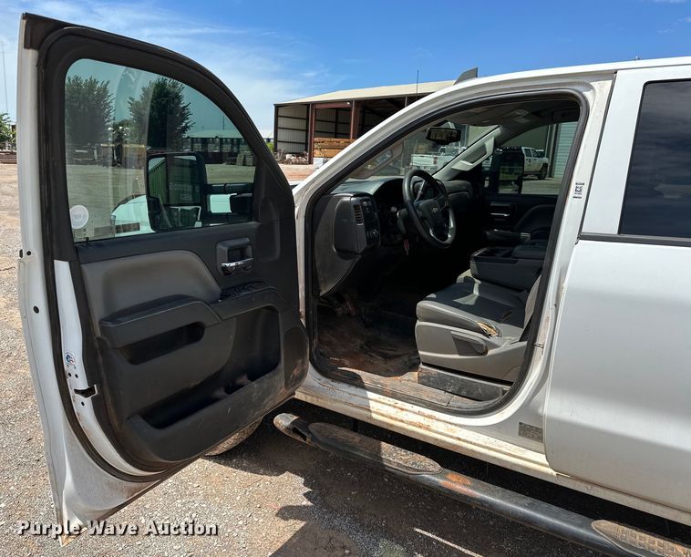 image for item NR9919 2015 Chevrolet  Silverado 2500HD Crew Cab pickup truck