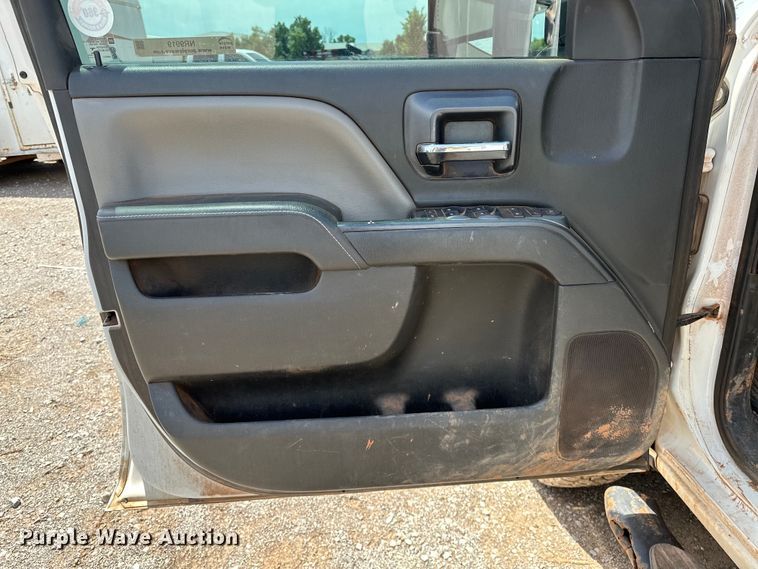 image for item NR9919 2015 Chevrolet  Silverado 2500HD Crew Cab pickup truck