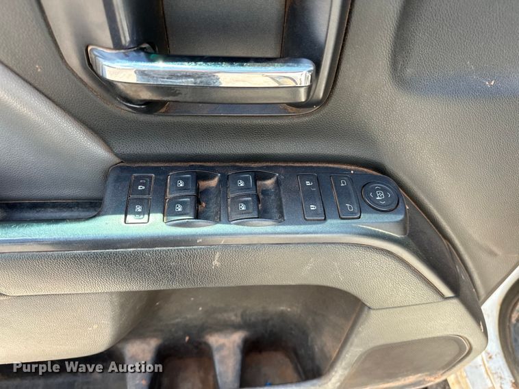 image for item NR9919 2015 Chevrolet  Silverado 2500HD Crew Cab pickup truck