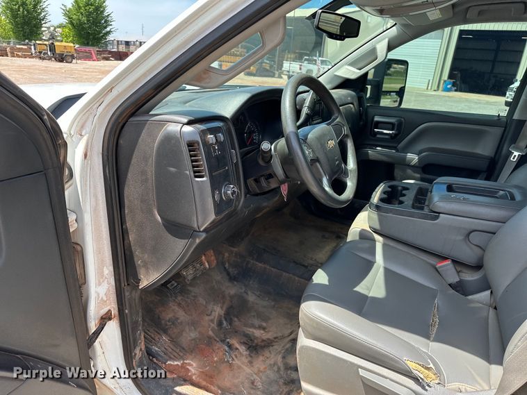 image for item NR9919 2015 Chevrolet  Silverado 2500HD Crew Cab pickup truck