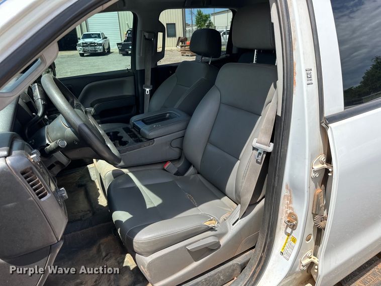 image for item NR9919 2015 Chevrolet  Silverado 2500HD Crew Cab pickup truck