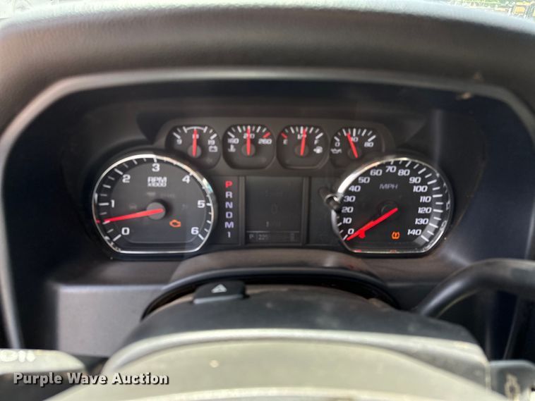 image for item NR9919 2015 Chevrolet  Silverado 2500HD Crew Cab pickup truck