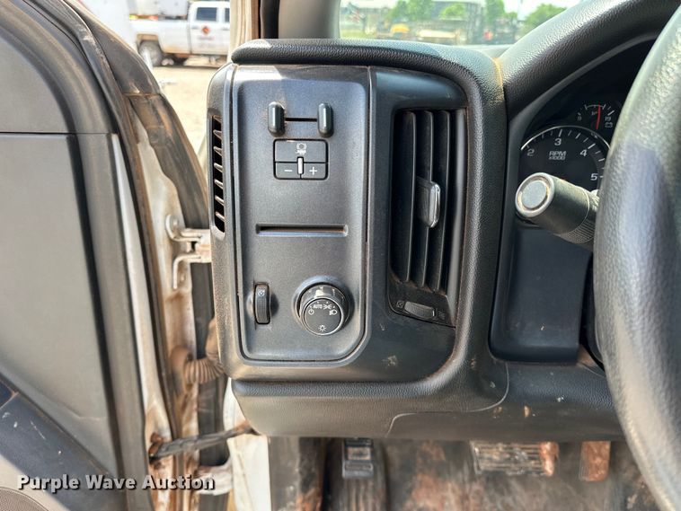 image for item NR9919 2015 Chevrolet  Silverado 2500HD Crew Cab pickup truck