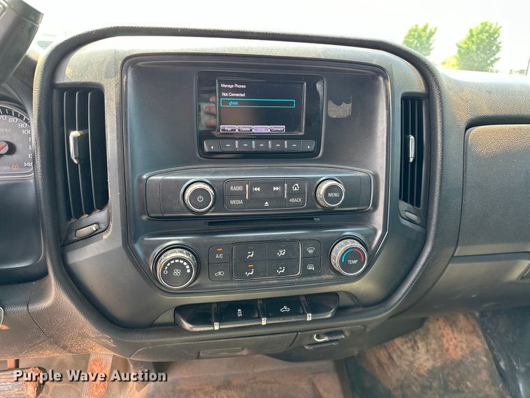 image for item NR9919 2015 Chevrolet  Silverado 2500HD Crew Cab pickup truck