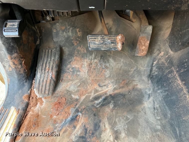 image for item NR9919 2015 Chevrolet  Silverado 2500HD Crew Cab pickup truck