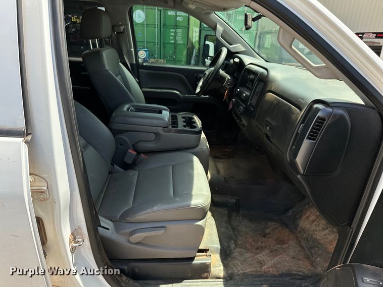 image for item NR9919 2015 Chevrolet  Silverado 2500HD Crew Cab pickup truck