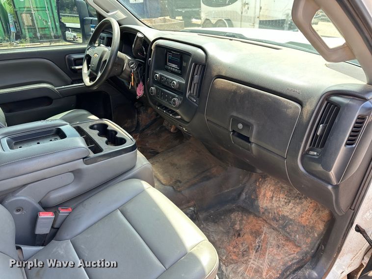 image for item NR9919 2015 Chevrolet  Silverado 2500HD Crew Cab pickup truck