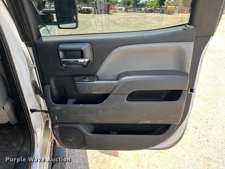 image for item NR9919 2015 Chevrolet  Silverado 2500HD Crew Cab pickup truck