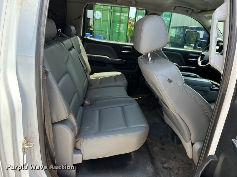 image for item NR9919 2015 Chevrolet  Silverado 2500HD Crew Cab pickup truck