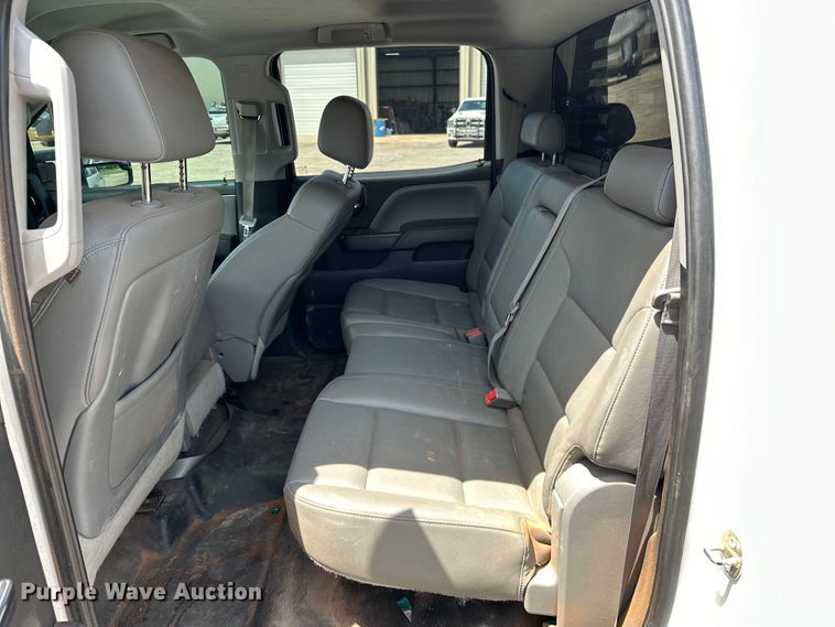 image for item NR9919 2015 Chevrolet  Silverado 2500HD Crew Cab pickup truck