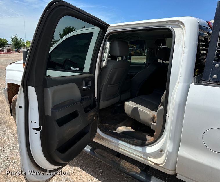 image for item NR9919 2015 Chevrolet  Silverado 2500HD Crew Cab pickup truck