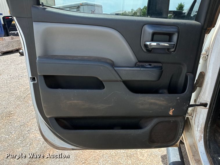 image for item NR9919 2015 Chevrolet  Silverado 2500HD Crew Cab pickup truck