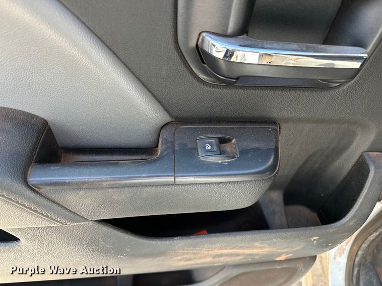 image for item NR9919 2015 Chevrolet  Silverado 2500HD Crew Cab pickup truck