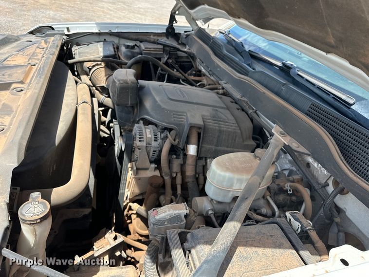 image for item NR9919 2015 Chevrolet  Silverado 2500HD Crew Cab pickup truck