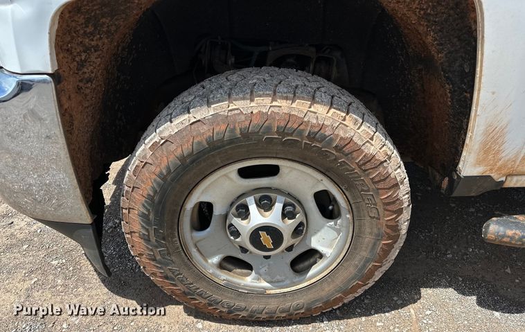 image for item NR9919 2015 Chevrolet  Silverado 2500HD Crew Cab pickup truck