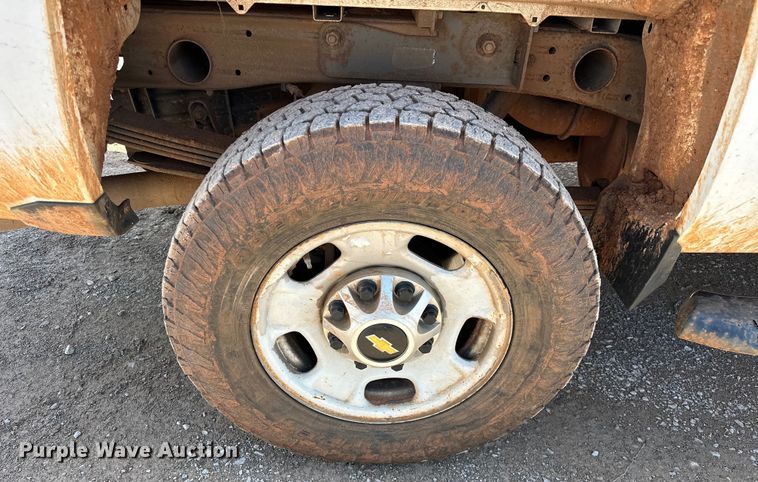 image for item NR9919 2015 Chevrolet  Silverado 2500HD Crew Cab pickup truck