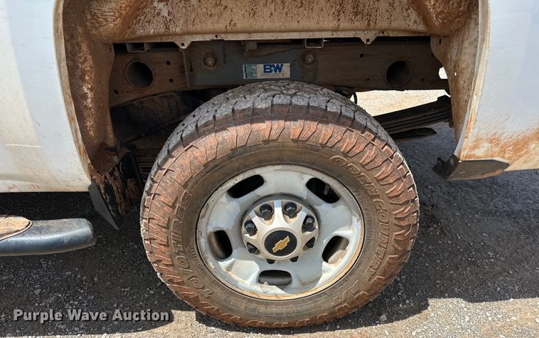 image for item NR9919 2015 Chevrolet  Silverado 2500HD Crew Cab pickup truck