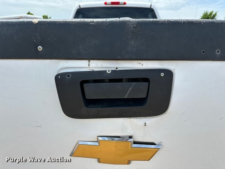 image for item NR9920 2013 Chevrolet  Silverado 3500HD Crew Cab pickup truck