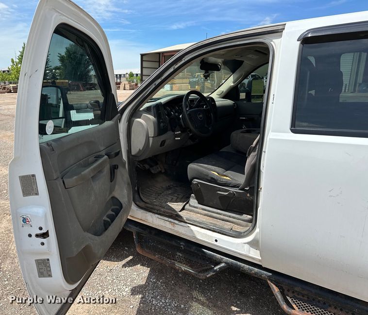 image for item NR9920 2013 Chevrolet  Silverado 3500HD Crew Cab pickup truck