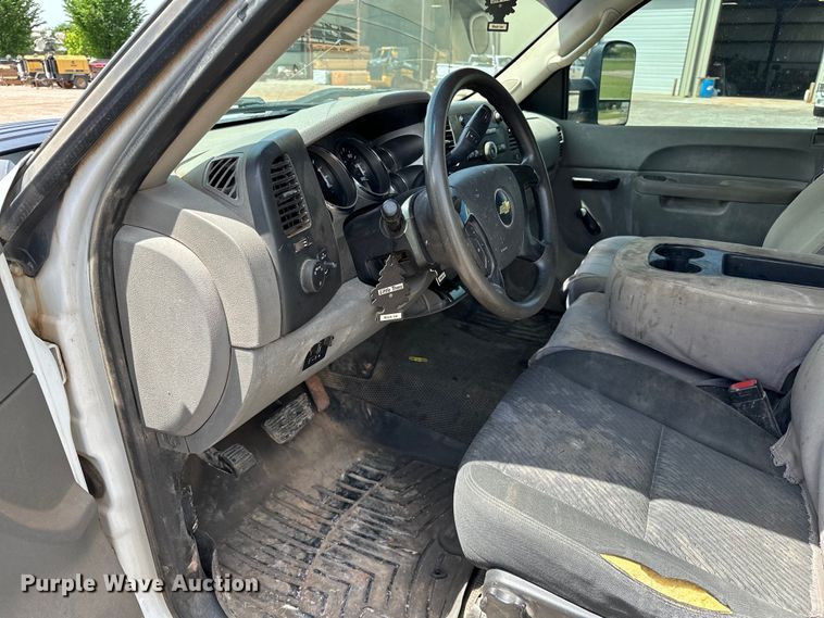 image for item NR9920 2013 Chevrolet  Silverado 3500HD Crew Cab pickup truck