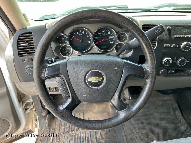 image for item NR9920 2013 Chevrolet  Silverado 3500HD Crew Cab pickup truck