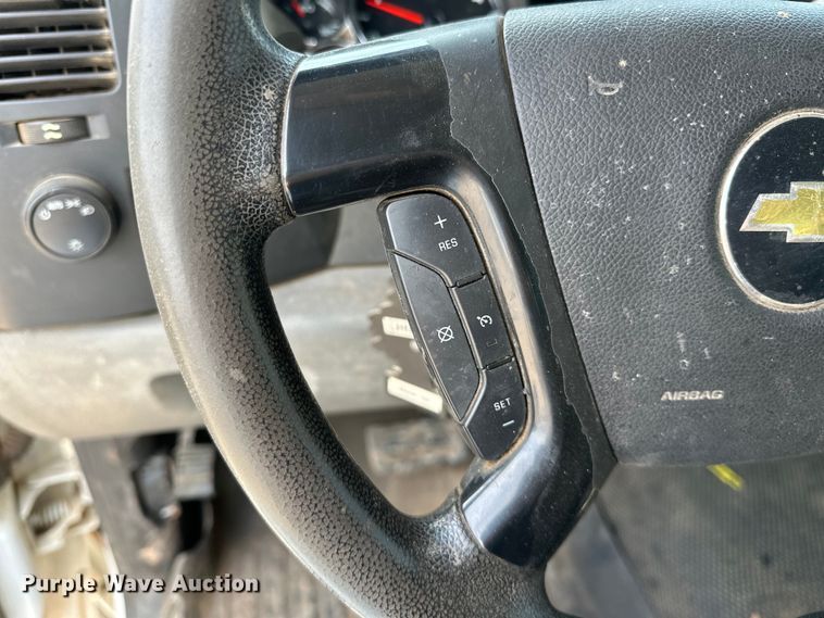 image for item NR9920 2013 Chevrolet  Silverado 3500HD Crew Cab pickup truck