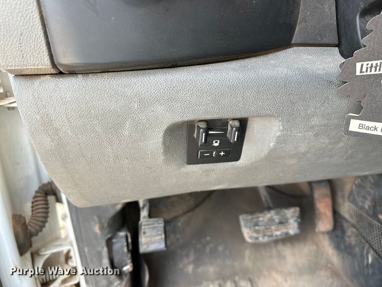 image for item NR9920 2013 Chevrolet  Silverado 3500HD Crew Cab pickup truck