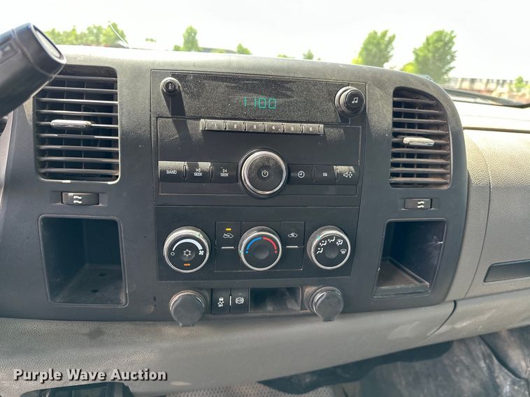 image for item NR9920 2013 Chevrolet  Silverado 3500HD Crew Cab pickup truck