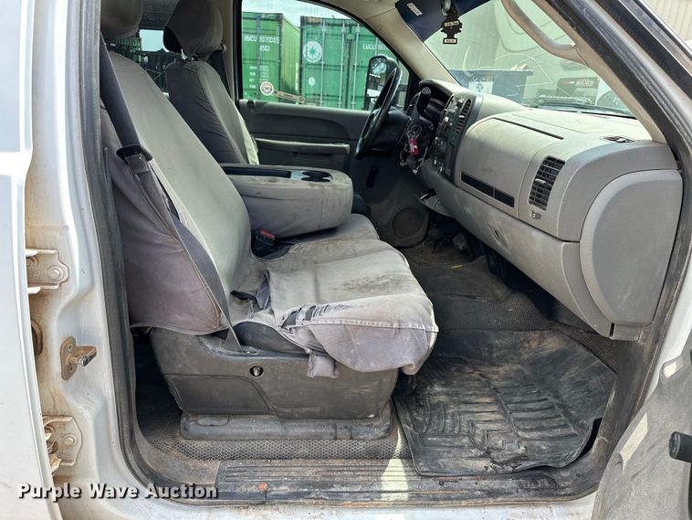 image for item NR9920 2013 Chevrolet  Silverado 3500HD Crew Cab pickup truck