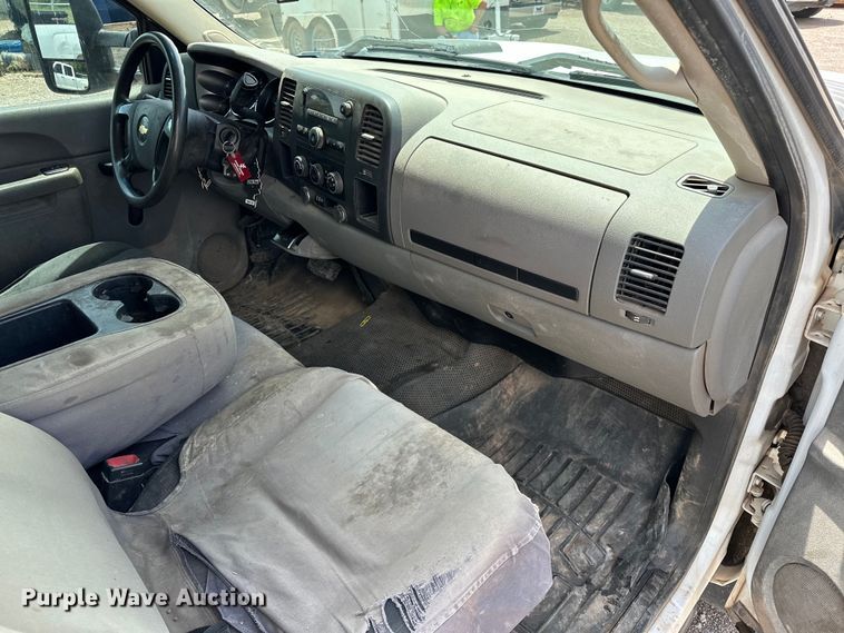 image for item NR9920 2013 Chevrolet  Silverado 3500HD Crew Cab pickup truck