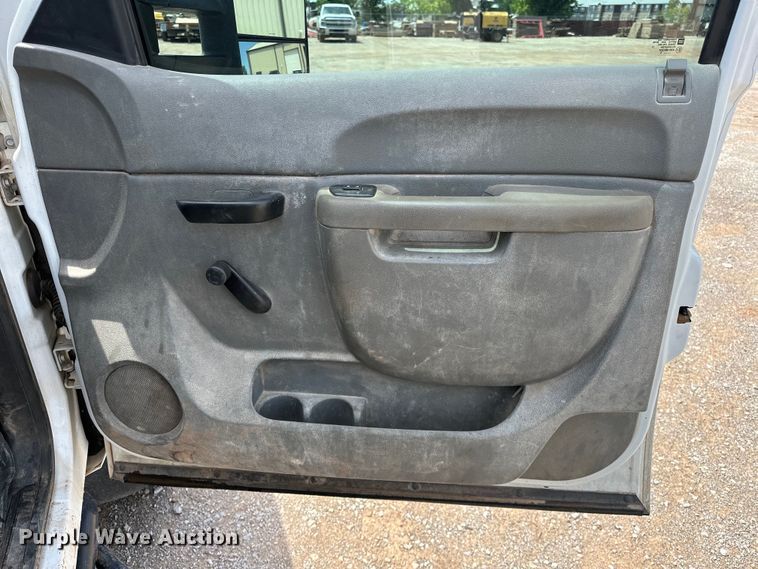 image for item NR9920 2013 Chevrolet  Silverado 3500HD Crew Cab pickup truck