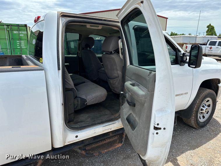 image for item NR9920 2013 Chevrolet  Silverado 3500HD Crew Cab pickup truck