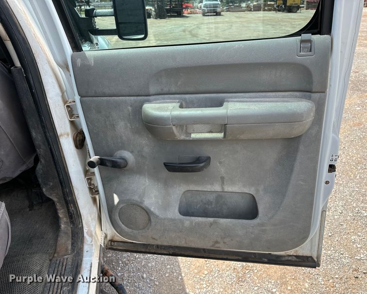 image for item NR9920 2013 Chevrolet  Silverado 3500HD Crew Cab pickup truck