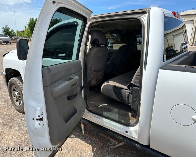 image for item NR9920 2013 Chevrolet  Silverado 3500HD Crew Cab pickup truck