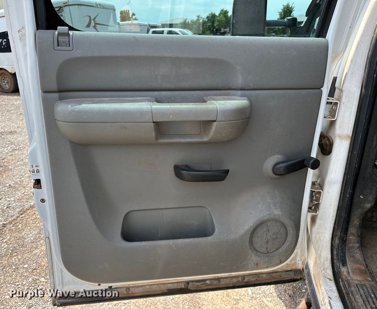 image for item NR9920 2013 Chevrolet  Silverado 3500HD Crew Cab pickup truck